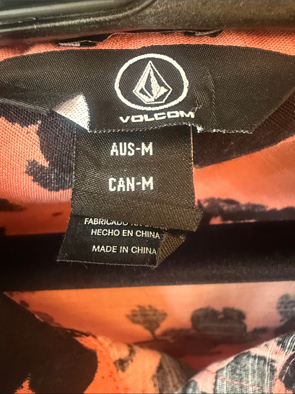 Volcom: Coral & Black Floral Burst Short-Sleeve Men's Shirt Sz: M (Like New) - Picture 3 of 7